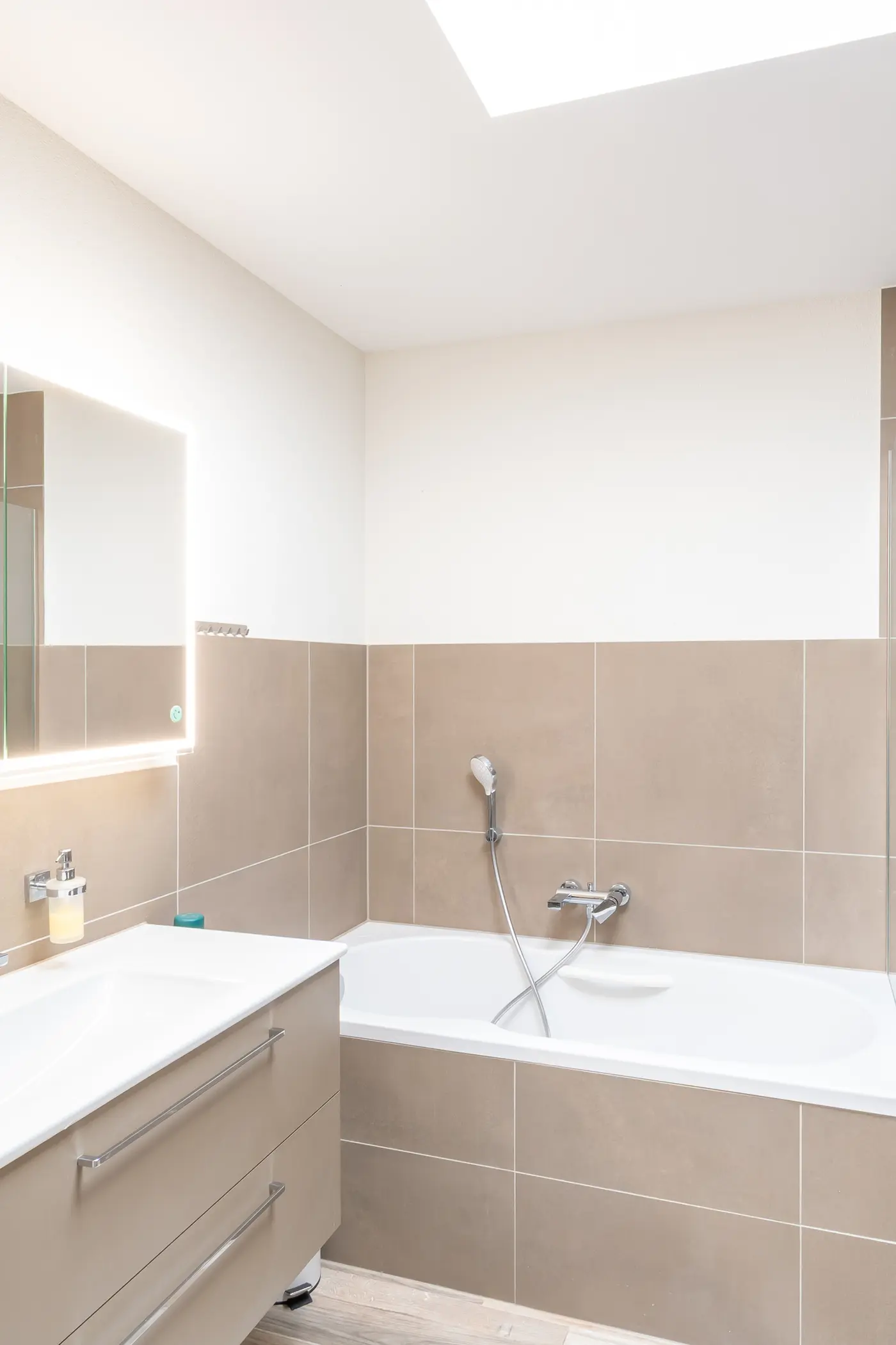 0f8075fb-73f6-4bfc-9356-790fbd496bd3_original.jpg?c=984bfe56f8ce4363afd72ec2d70f2ab7