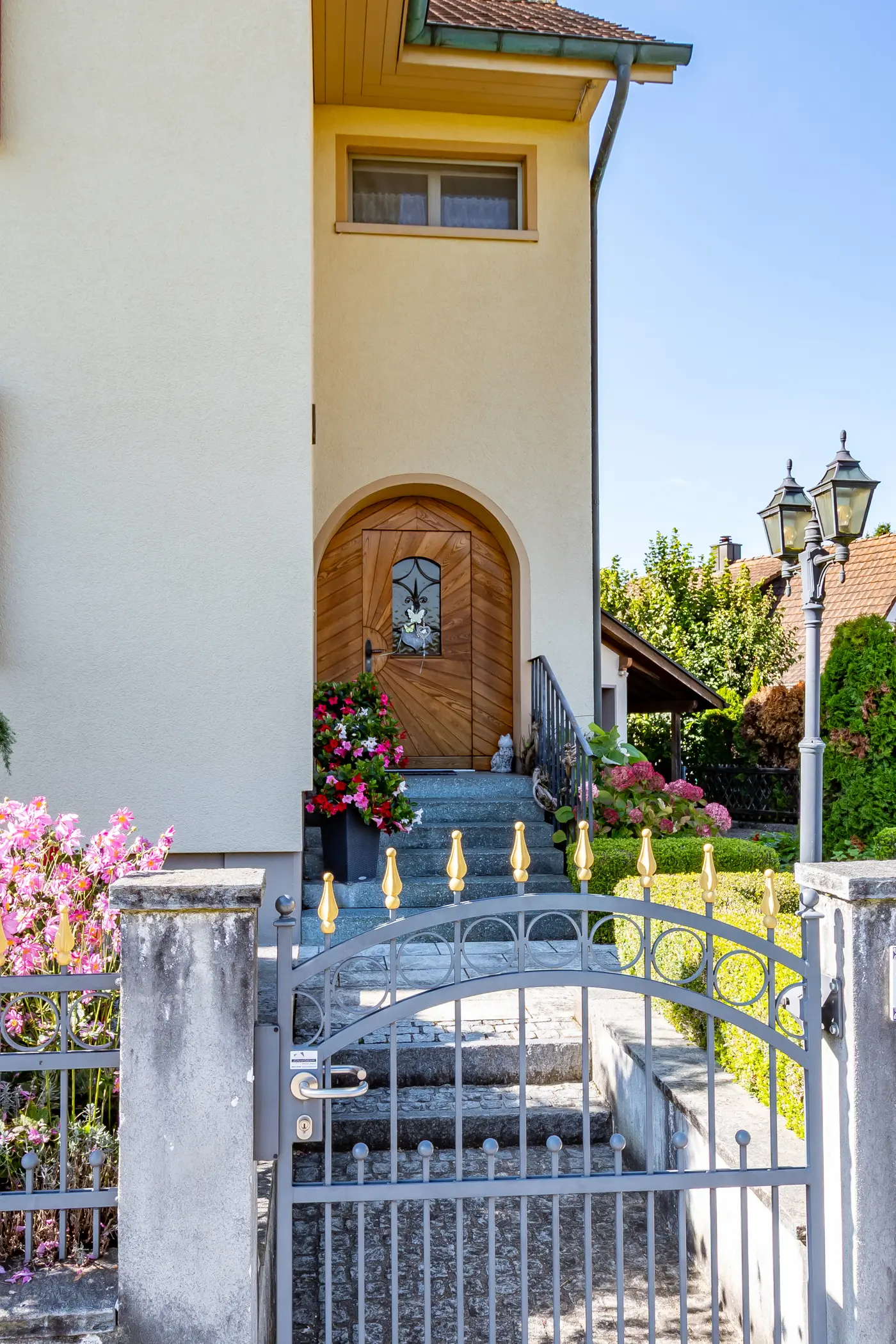 f237166c-4515-4fad-b7ee-868c6e7cc922_original.jpg?c=8339c861228543d7a6e0693ec8a4d1bf