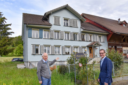 Hansjörg Huber (links) geht als Experte für die Vermittlung von landwirtschaftlichen Liegenschaften in Pension. Sein Nachfolger ist Andreas Uhlmann.
