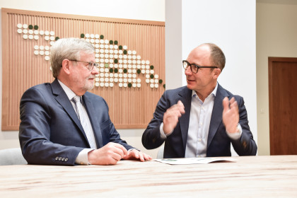 Werner Fleischmann und Thomas Koller diskutieren Hintergründe des regionalen Immobilienmarkts.