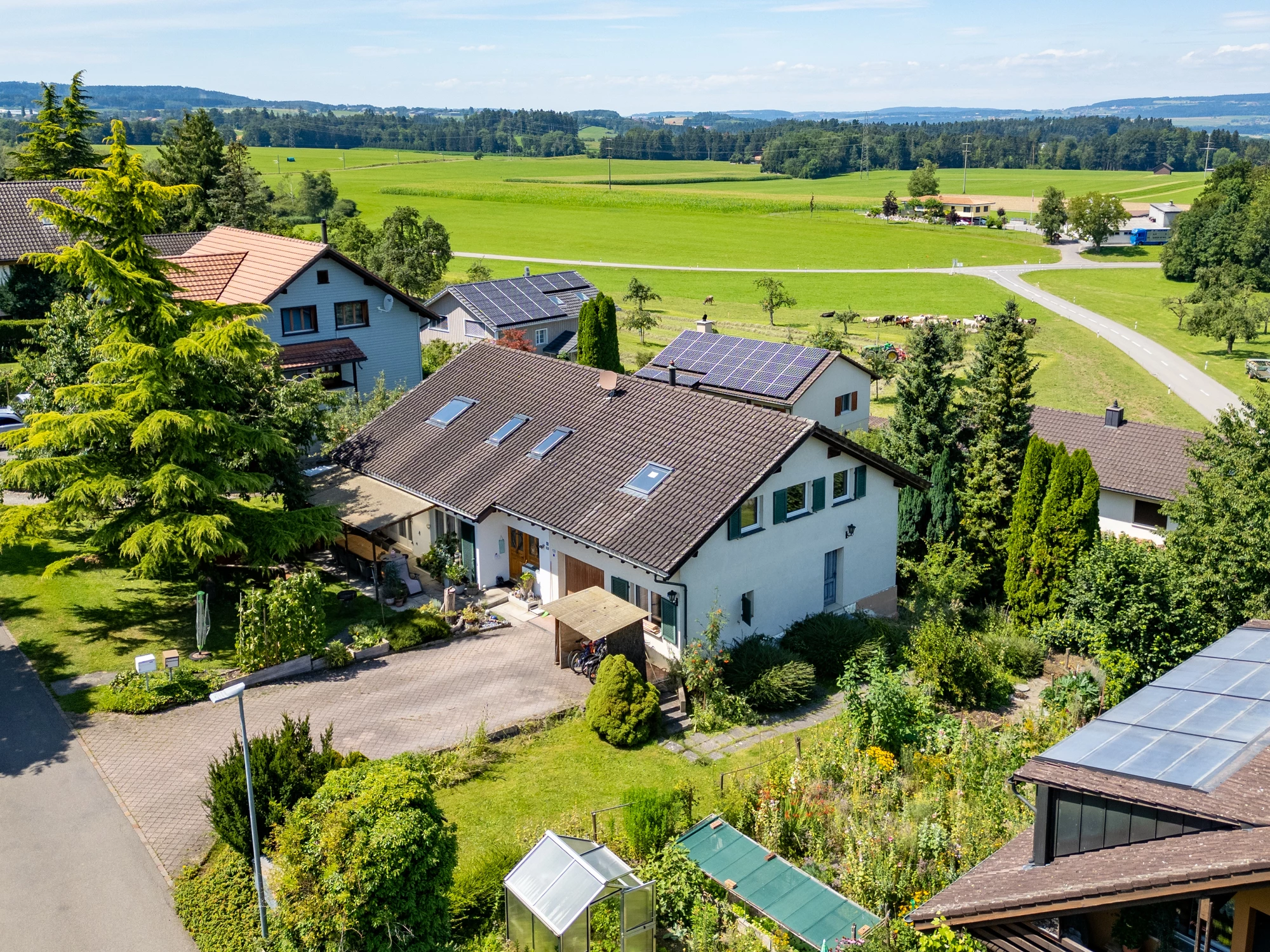 823-24_zweifamiliehnaus_haus_dji_0338.jpg?c=4c6d90c6f2ca4fb7bc956f6d97e15745